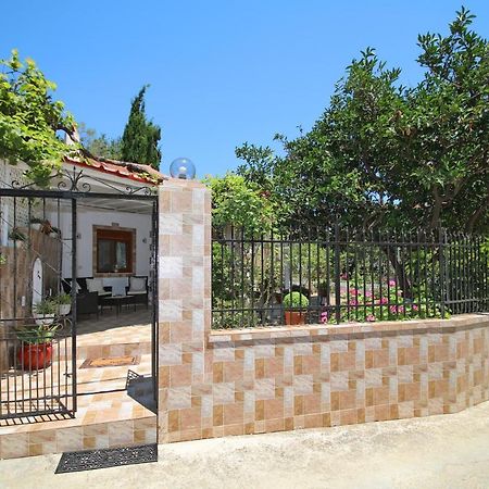 Vasia'S Small Villa Skopelos Town Exterior photo