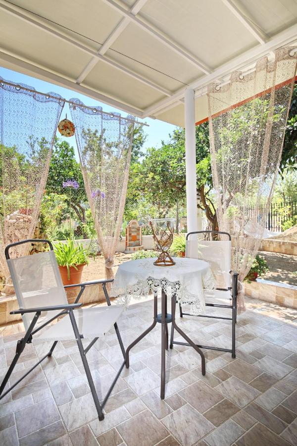 Vasia'S Small Villa Skopelos Town Exterior photo