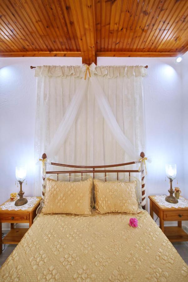 Vasia'S Small Villa Skopelos Town Exterior photo